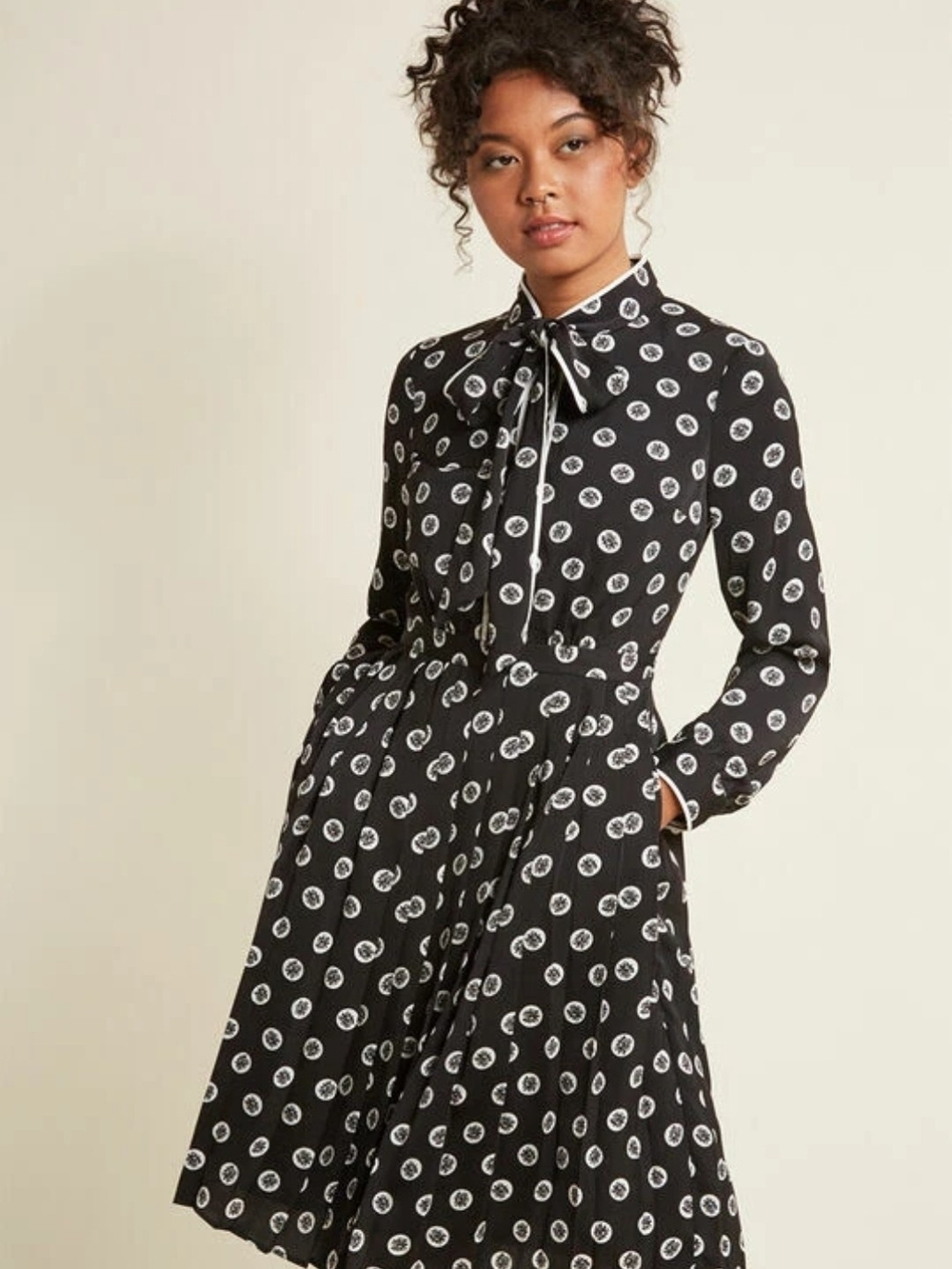 Modcloth Black and White Floral Dot Tie-Neck Long Sleeve Pleated Dress Small